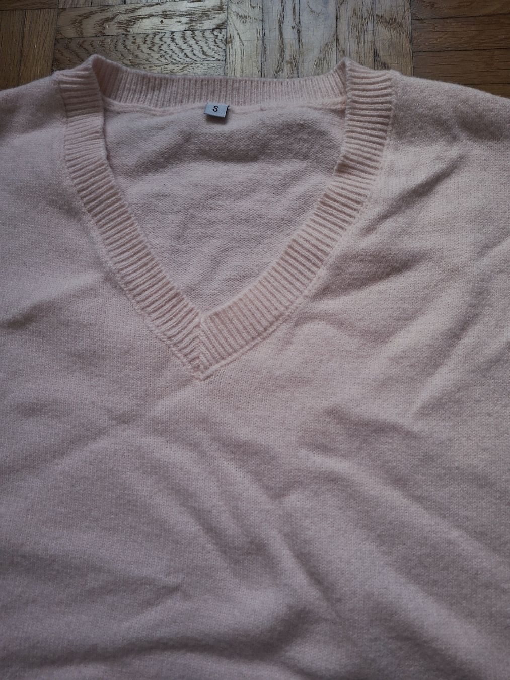 Maglioni & Felpe: Pull rose col en V coupe large taille S – Nuovo (secondo la descrizione) da La Tour-de-Peilz venduto da AliciaaG 1