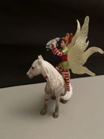 Schleich Fee mit Waschbär auf Pferd 