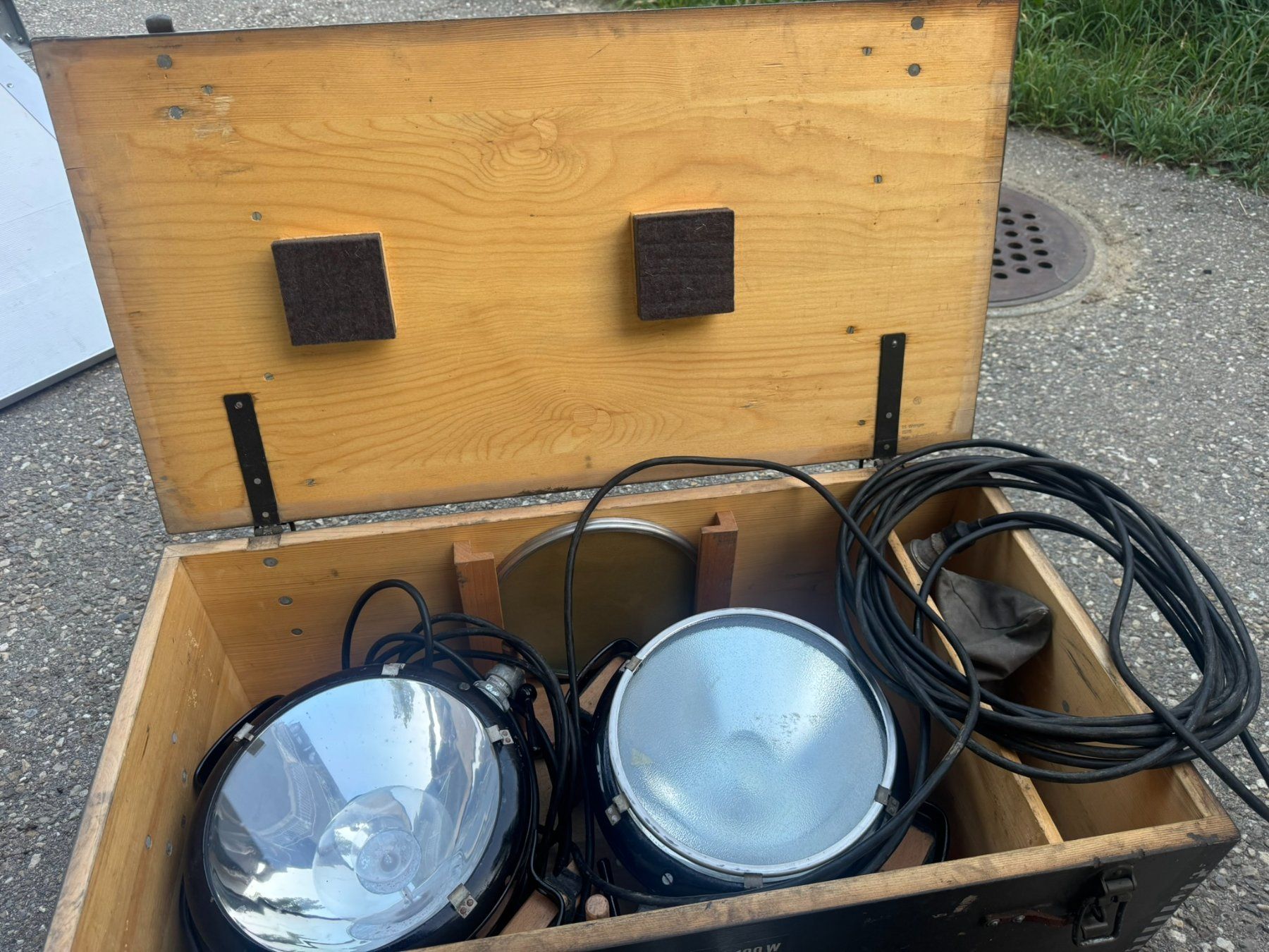 Generatori di corrente: CH-Armee Scheinwerferset 12V 200W mit Aggregat – Usato da Ruswil venduto da Flipsy