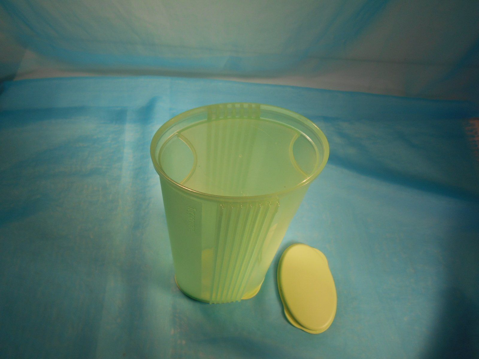 Tupperware Behälter & Ähnliches: Tupperware Spaghetti-Box, hellgrün – Gebraucht aus Bellach von JingleCherry 4