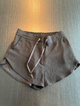 Elegante schwarze Sommer-Shorts, Grösse M