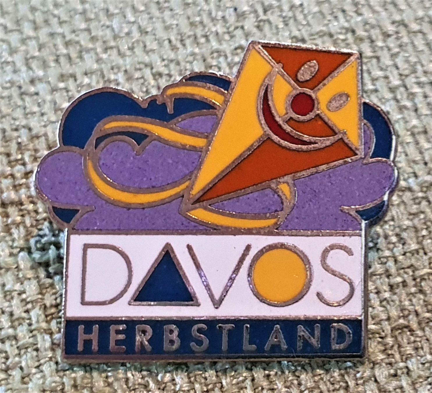 Placchette & Badge: E935 - Pin Davos Herbstlandschaft Suisse – Usato da Reinach BL venduto da Boston-Verkauf