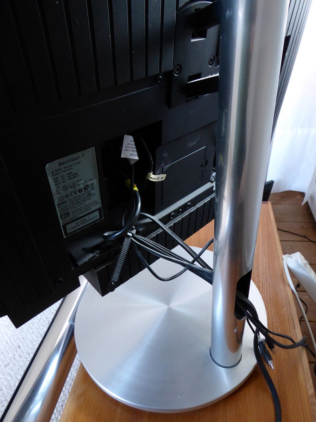 Bang & Olufsen Televisori: BeoVision 7, Type No. 9338 mit elektrischem Standfuss – Usato da Eschenz venduto da sommerwind2012 2