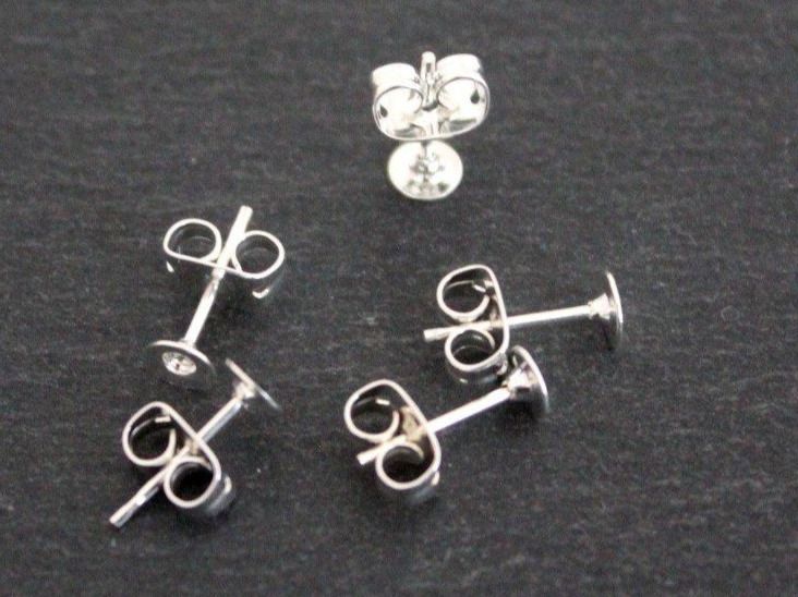 Orecchini pendenti & Orecchini a lobo: 10 x Ohrstecker mit 4mm Platte inkl. Verschluss versilbert – Nuovo e nell'imballaggio originale da Goldach venduto da byBigo
