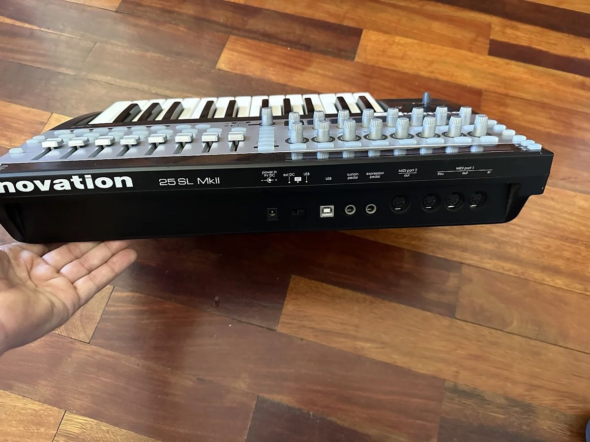 Console di mixaggio: Novation Remote 25 SL MKII , DAW-Controller , MIDI-Controlle – Usato da Trimbach venduto da SABO-61 3