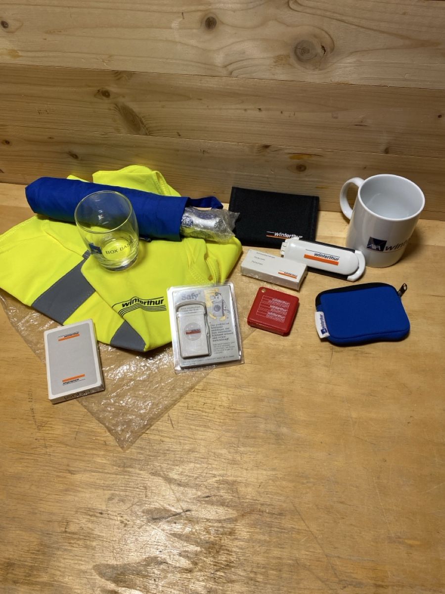 Tutte le decorazioni: Lot d'objets publicitaire Winterthur  – Usato da Corcelles NE venduto da Avossouhaits