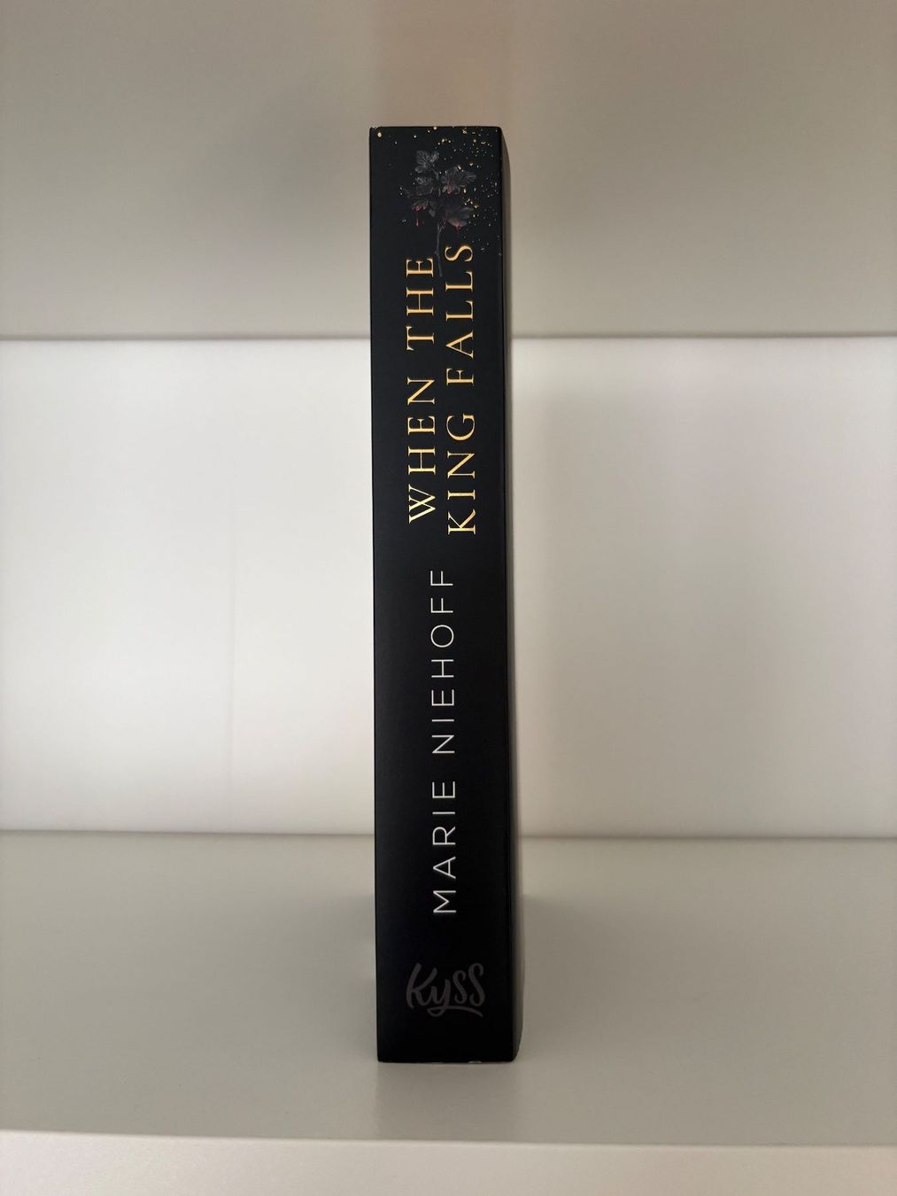 Libri: When the King falls - Marie Niehoff – Nuovo (secondo la descrizione) da Steffisburg venduto da elsa.catalina 2