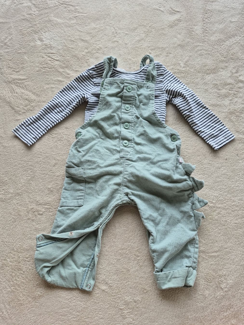 Lotti & Set di vestiti: Latzhosen Set Jungen – Usato da Winterthur venduto da Elai06