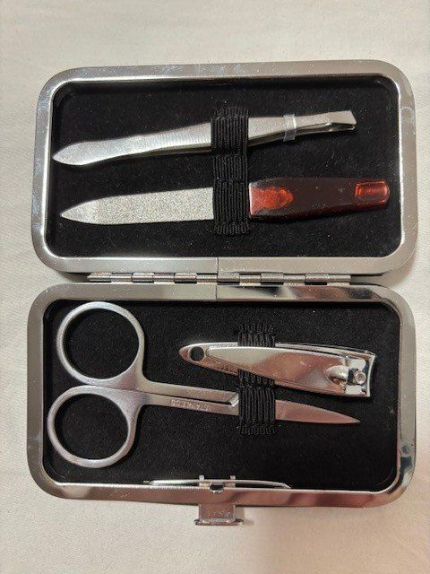 Künstliche Fingernägel: Nagelpflege Set, komplett, ungebraucht – Neu (gemäss Beschreibung) aus Basel von machplatz 2