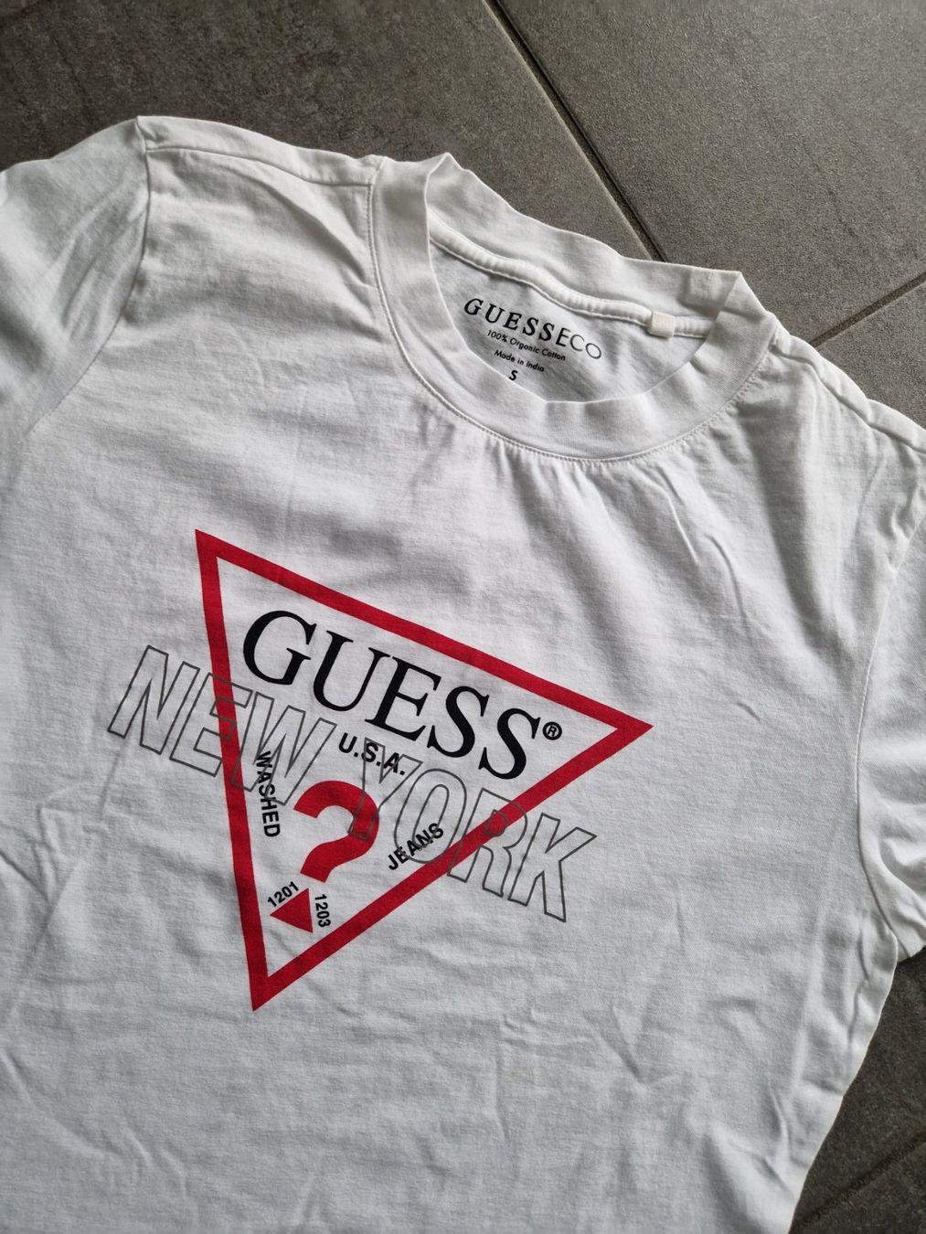 Guess T-Shirts: GUESS  T-shirt Size S – Gebraucht aus Mezzovico von maemy 1