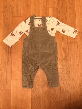 Ensemble salopette et t-shirt manches longues