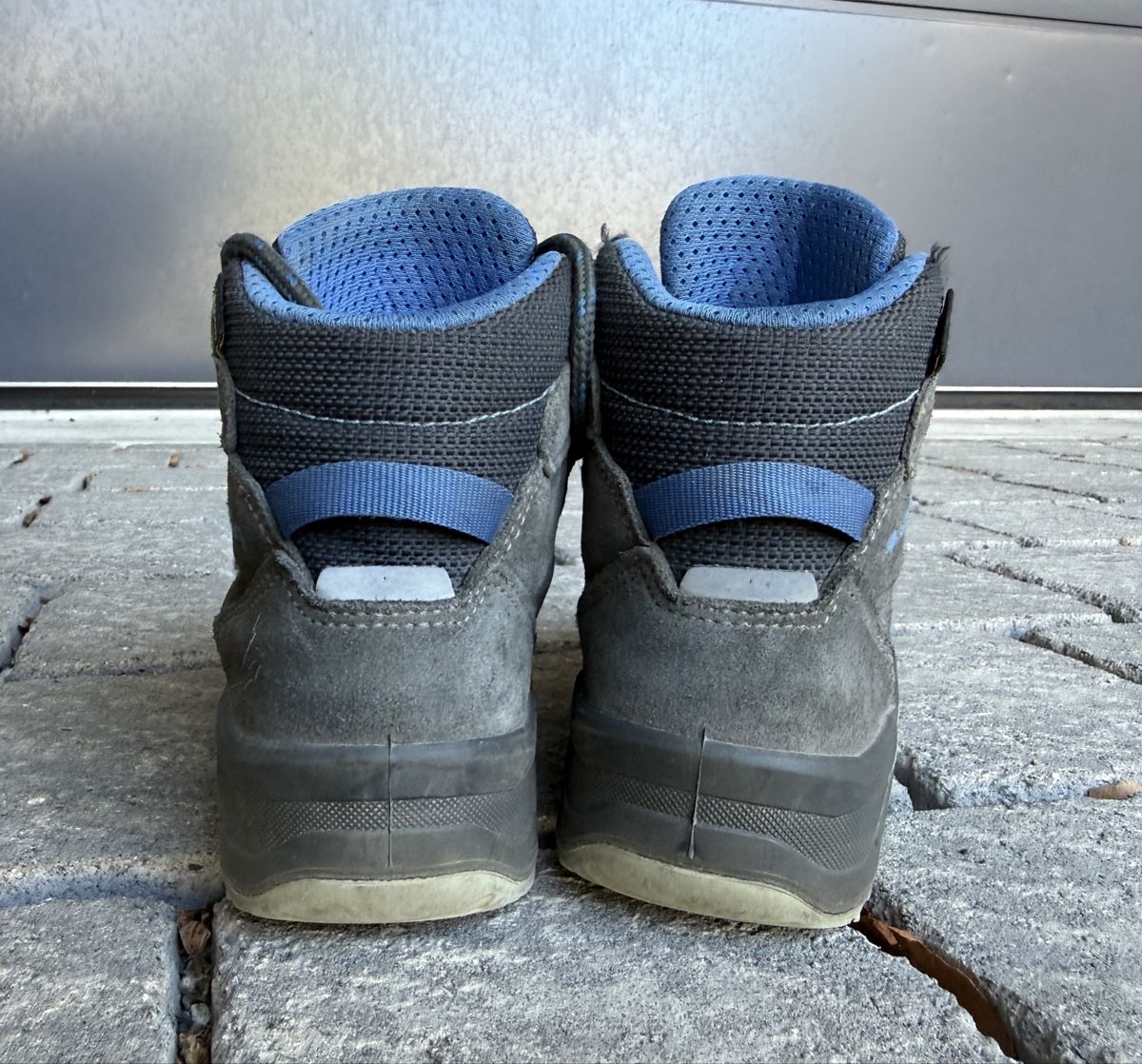 Lowa Scarpe per ragazzi: Wanderschuhe Lowa Grösse 31 gebraucht – Usato da Seuzach venduto da Andrewco