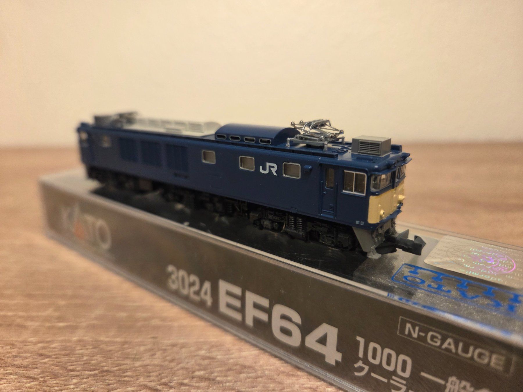 Kato Modellini di ferrovie: Kato N 3024 E-Lok EF64 J.N.R – Nuovo e nell'imballaggio originale da St-Aubin-Sauges venduto da Lo_Go 2