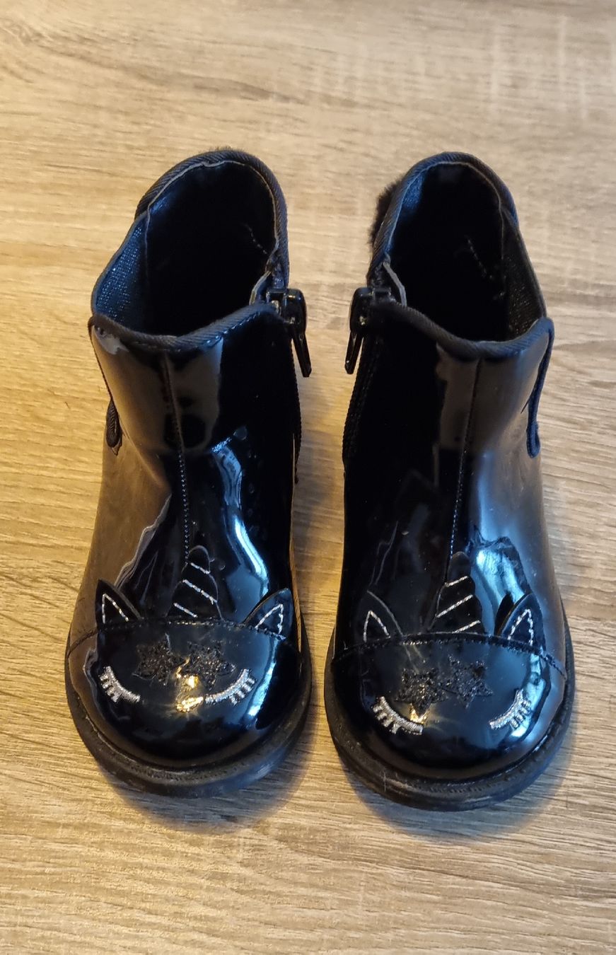 Primark Scarpe per ragazze: Lack Stiefeletten Gr. 22 – Usato da Mörschwil venduto da mar_t9k9