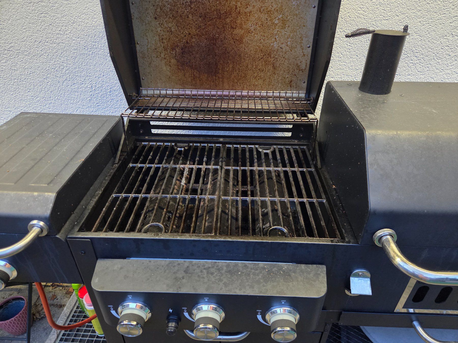 Griglie: Gasgrill mit Smoker – Usato da Herisau venduto da mischa30 5