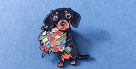 Dackel Pin mit Blumenstrauss Neu! ca. 3.5 cm