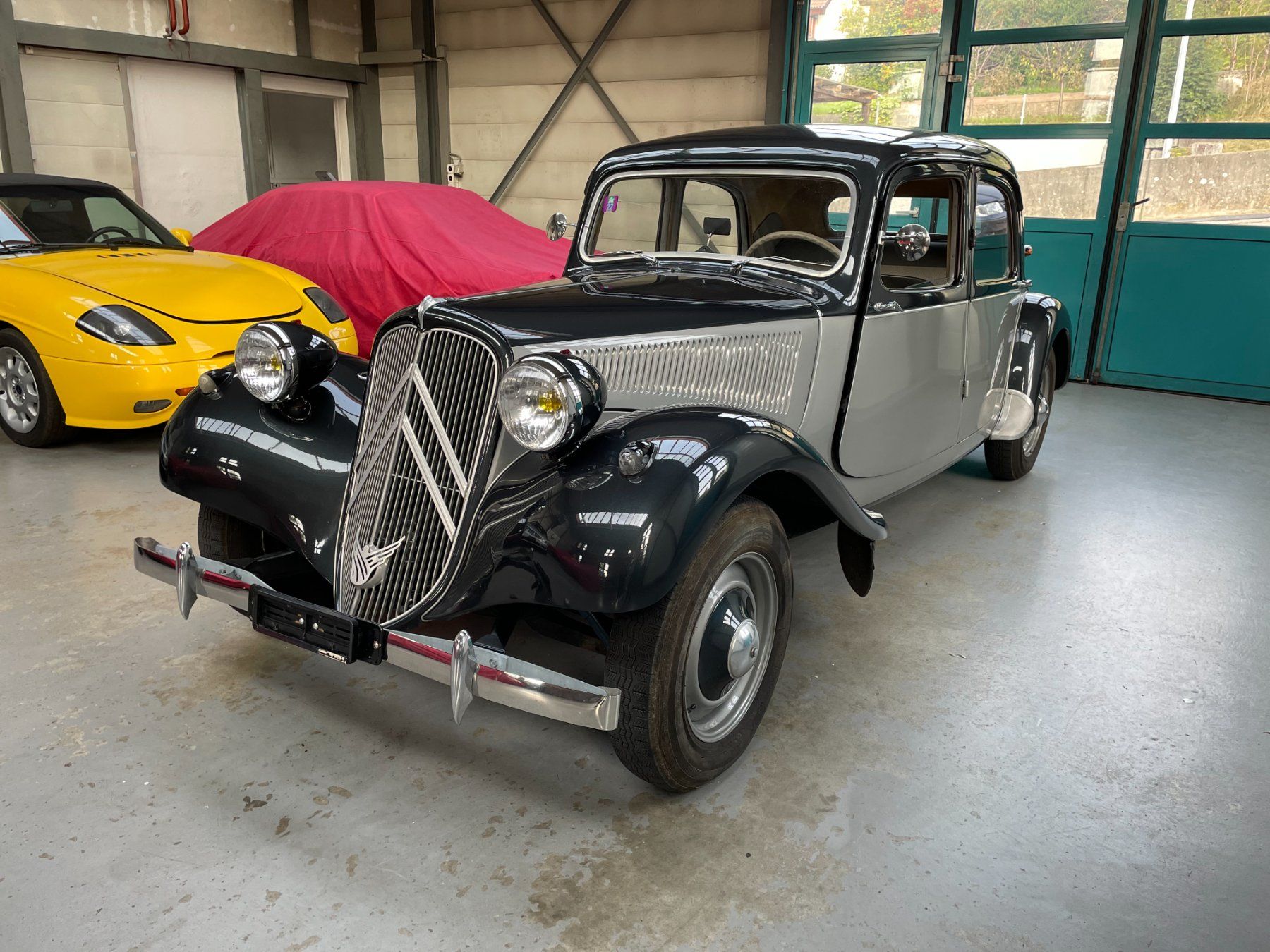 Citroën Automobili: Citroen Traction 11 – Usato da Suhr venduto da fincars 1