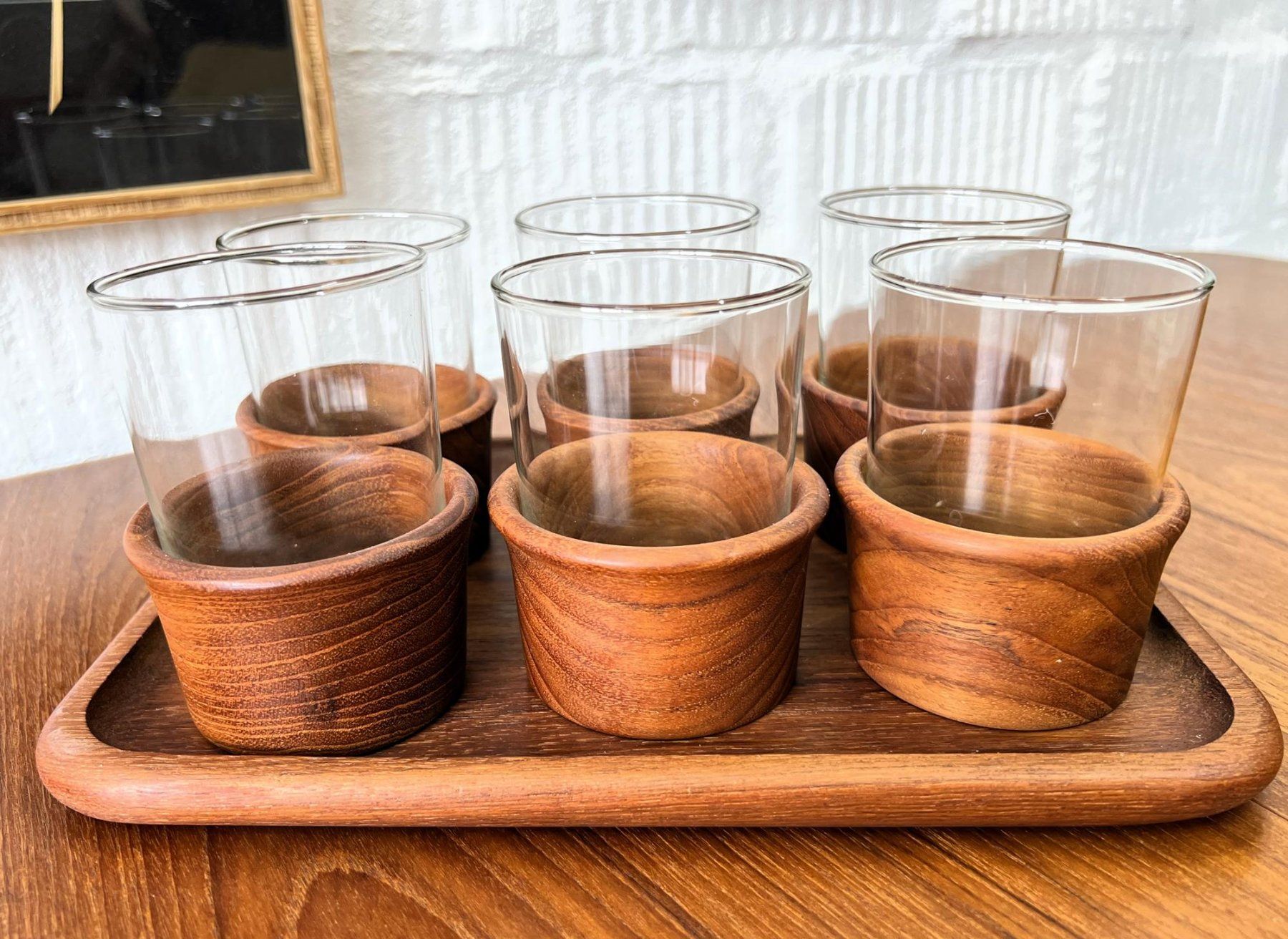 Gläser: Vintage Gläser-Set mit Teak Tablett – Gebraucht aus Walzenhausen von stilvollwohnen 2