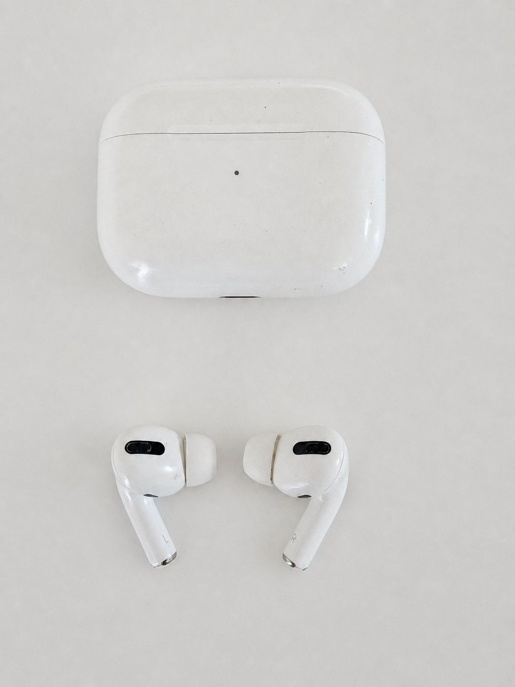 Kopfhörer: Apple AirPods Pro 1. Generation mit Ladecase – Gebraucht aus Pfäffikon SZ von ChronoSchmiede