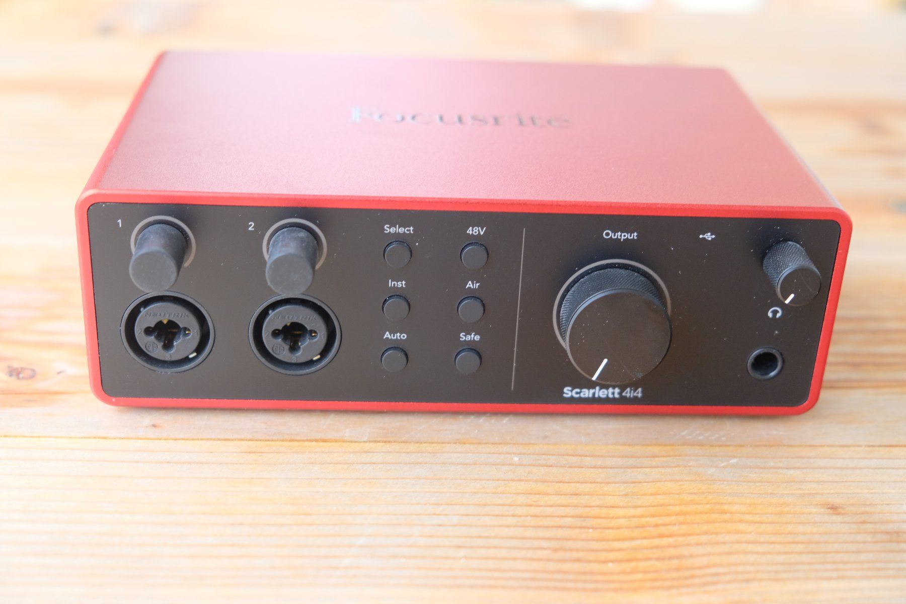 Focusrite Attrezzatura per studi di registrazione: Focusrite Scarlett 4i4 (4th Gen) Audio-Interface – Usato da St. Gallen venduto da Daperuz 1