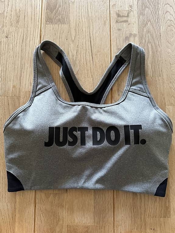 Nike Altra biancheria intima: Sport-BH Nike – Usato da Kriessern venduto da c_n1