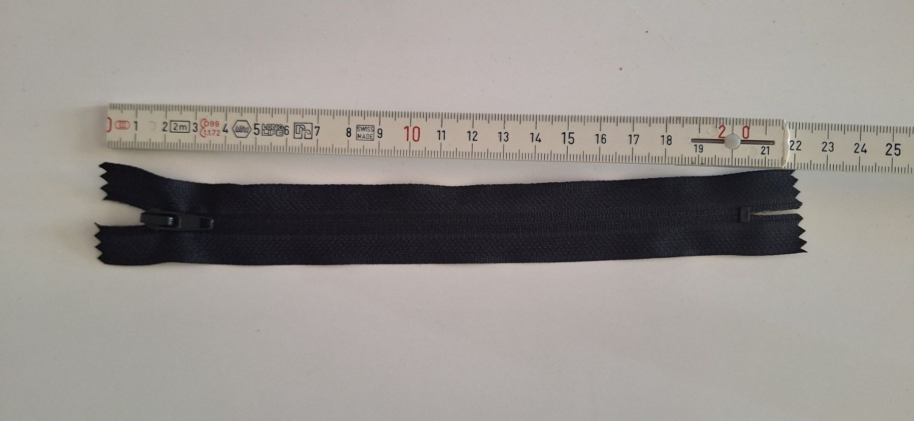 Tessuti: Reisverschluss 20cm schwarz – Usato da Wetzikon ZH venduto da NaWetzi
