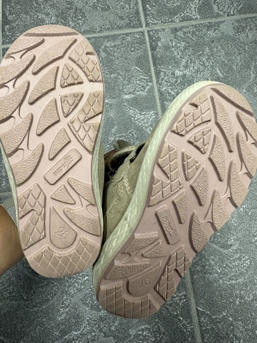 Superfit Schuhe für Mädchen: Superfit Gr.26 beige/glitzer  – Gebraucht aus Wohlen AG von Tschiggi06 2