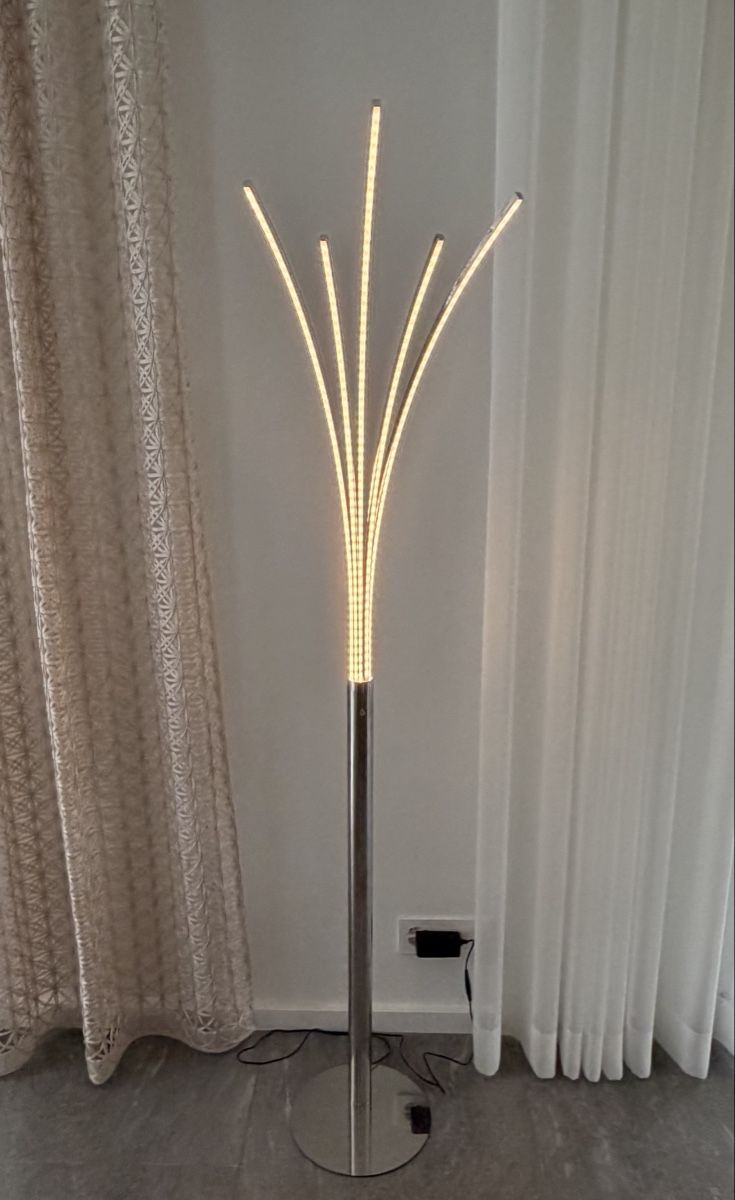 Lampen: LED-Standleuchte – Gebraucht aus Kirchberg SG von vetterlihp