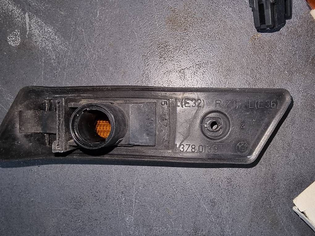 BMW Tutti pezzi di ricambio auto: Original BMW E34 Blinker Links – Usato da Zihlschlacht venduto da Fan2002 3