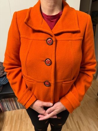 Mantel von Di Roberto, Farbe Orange