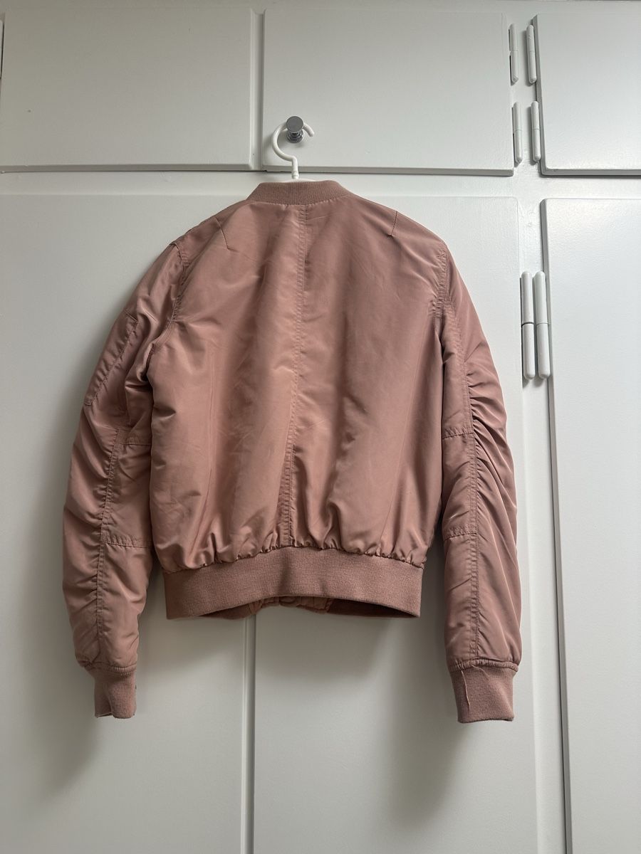 Stradivarius Giacche & Cappotti: Bomber jacket Stradivarius pink size S good condition – Usato da Zürich venduto da juz_2t2j 2