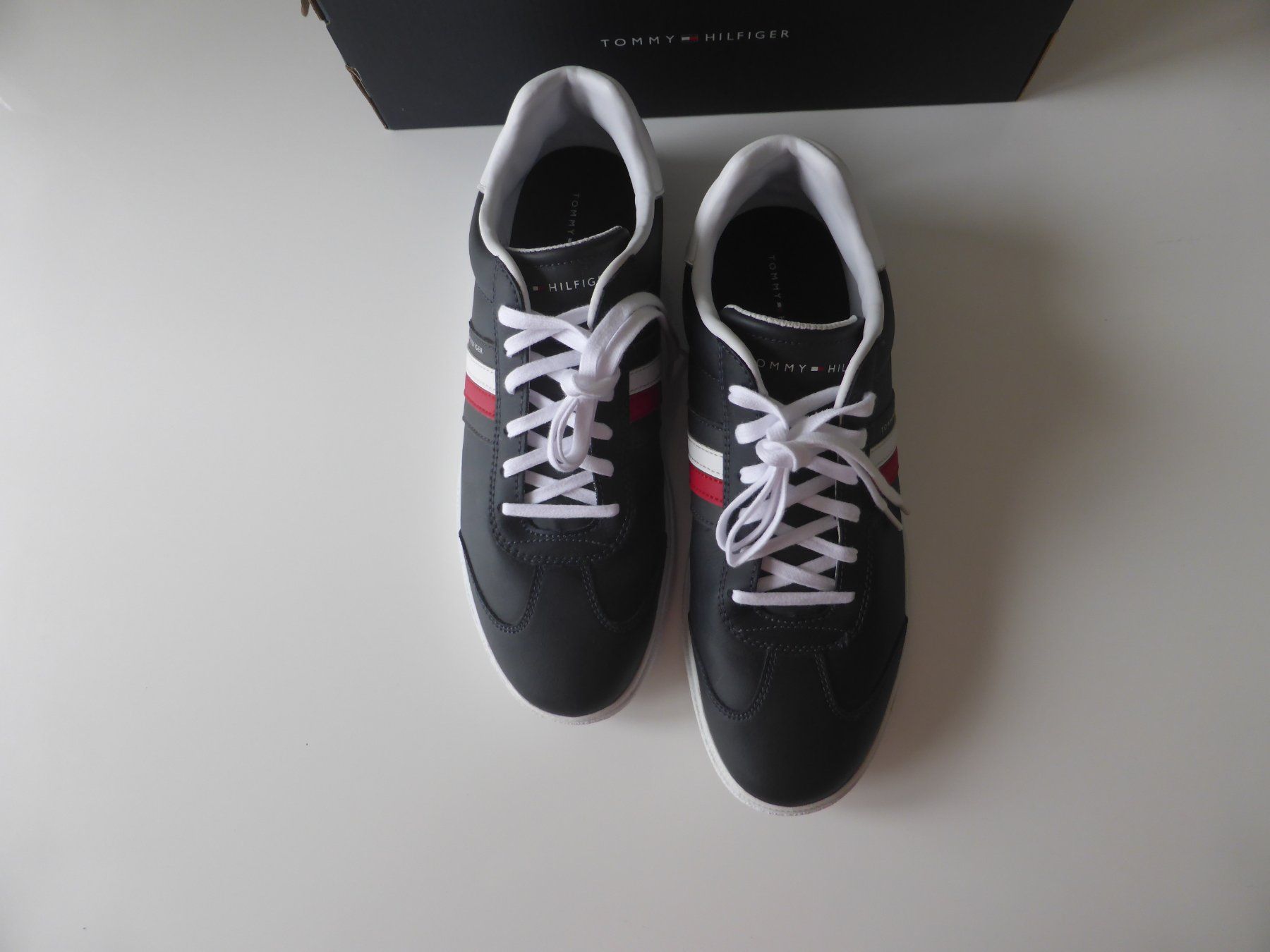 Tommy Hilfiger Scarpe da uomo: Schuhe  - Sneaker Tommy Hilfiger Gr. 43 – Usato da Trimmis venduto da bergamo10