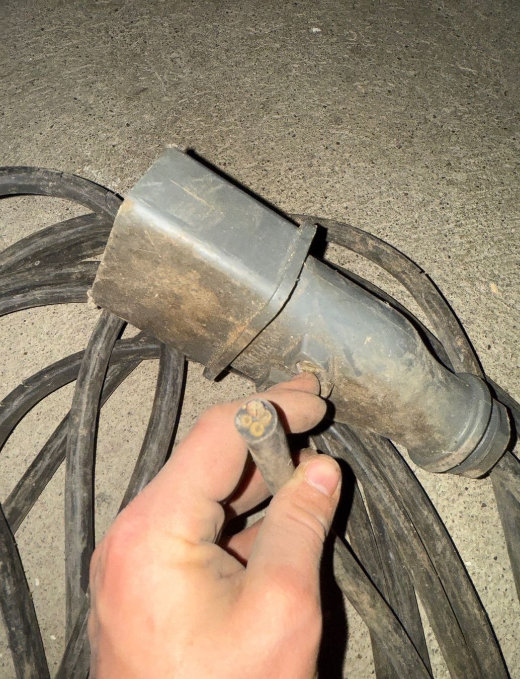 Cavi: Vintage Industrial Extension Cable - Heavy Duty, Durable – Usato da Müllheim Dorf venduto da kry_q6kn 3