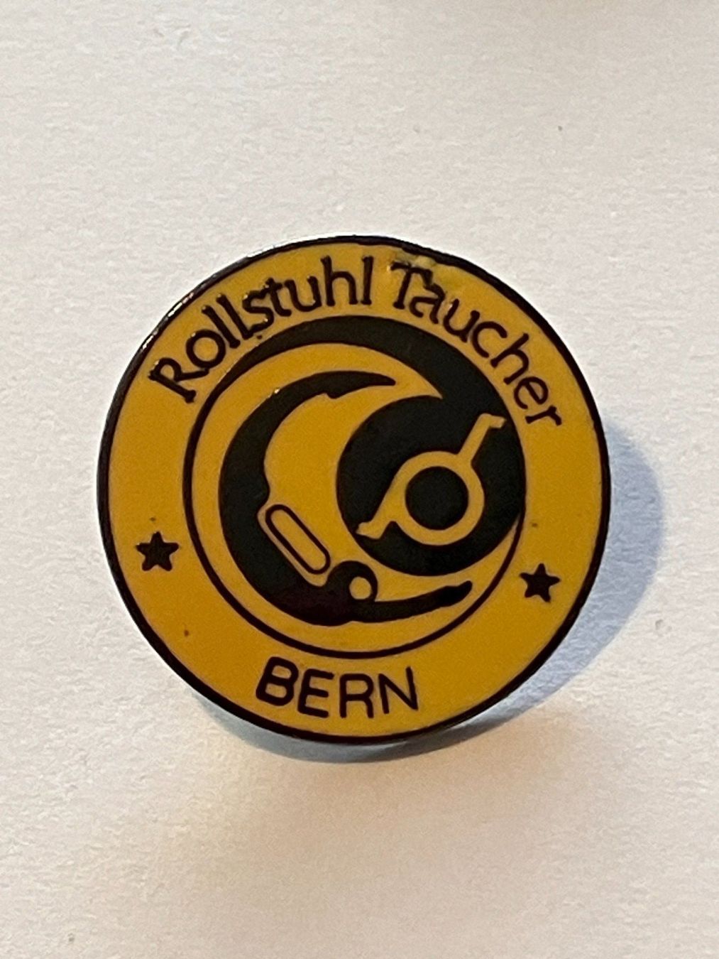Placchette & Badge: 1 Pin Rollstuhl Taucher Bern – Usato da Basel venduto da djwwpp