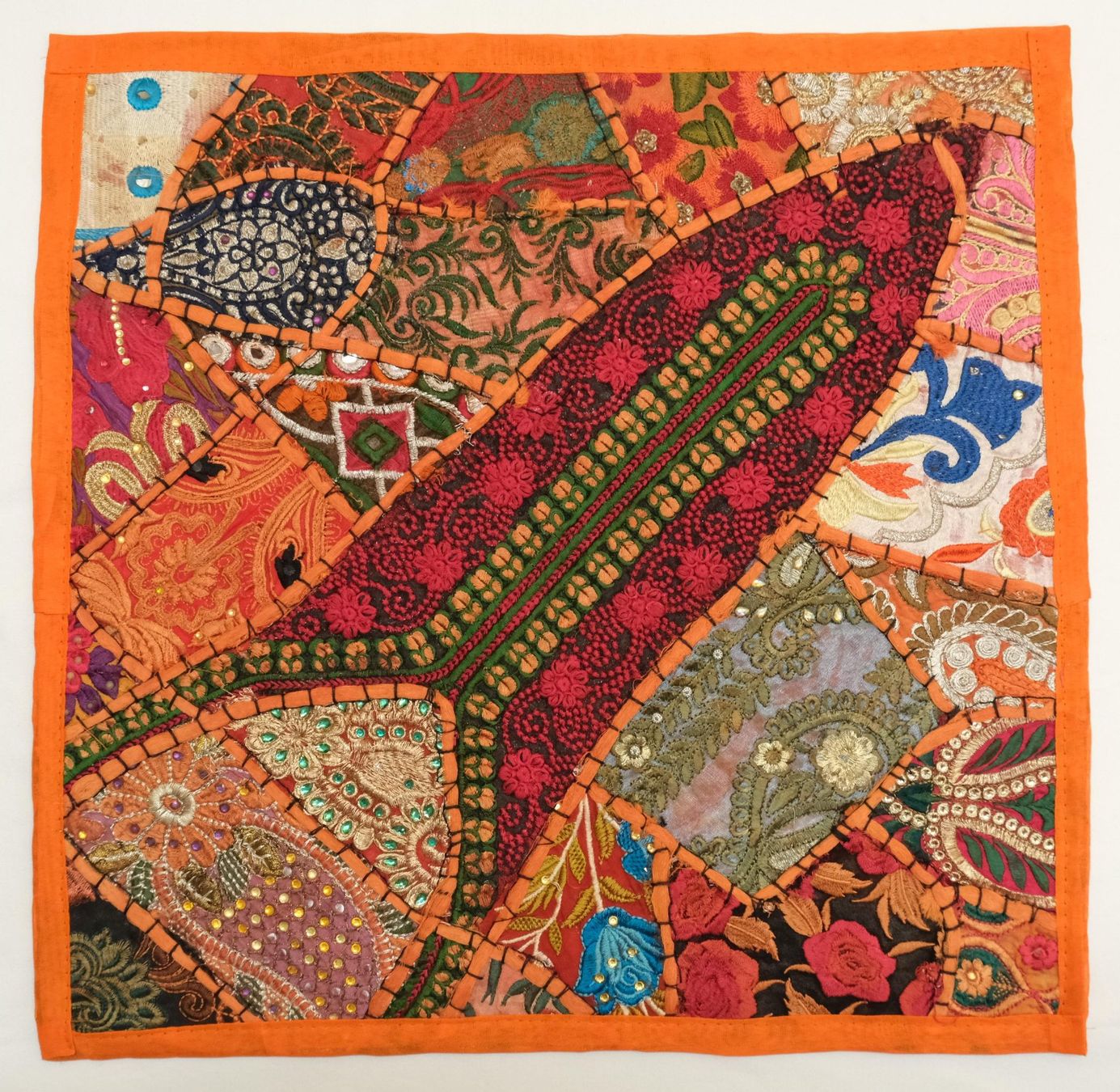 Kissen: Bunter Kissenbezug Patchwork indisch 40x40cm – Neu (gemäss Beschreibung) aus Zürich von Masala-Oase