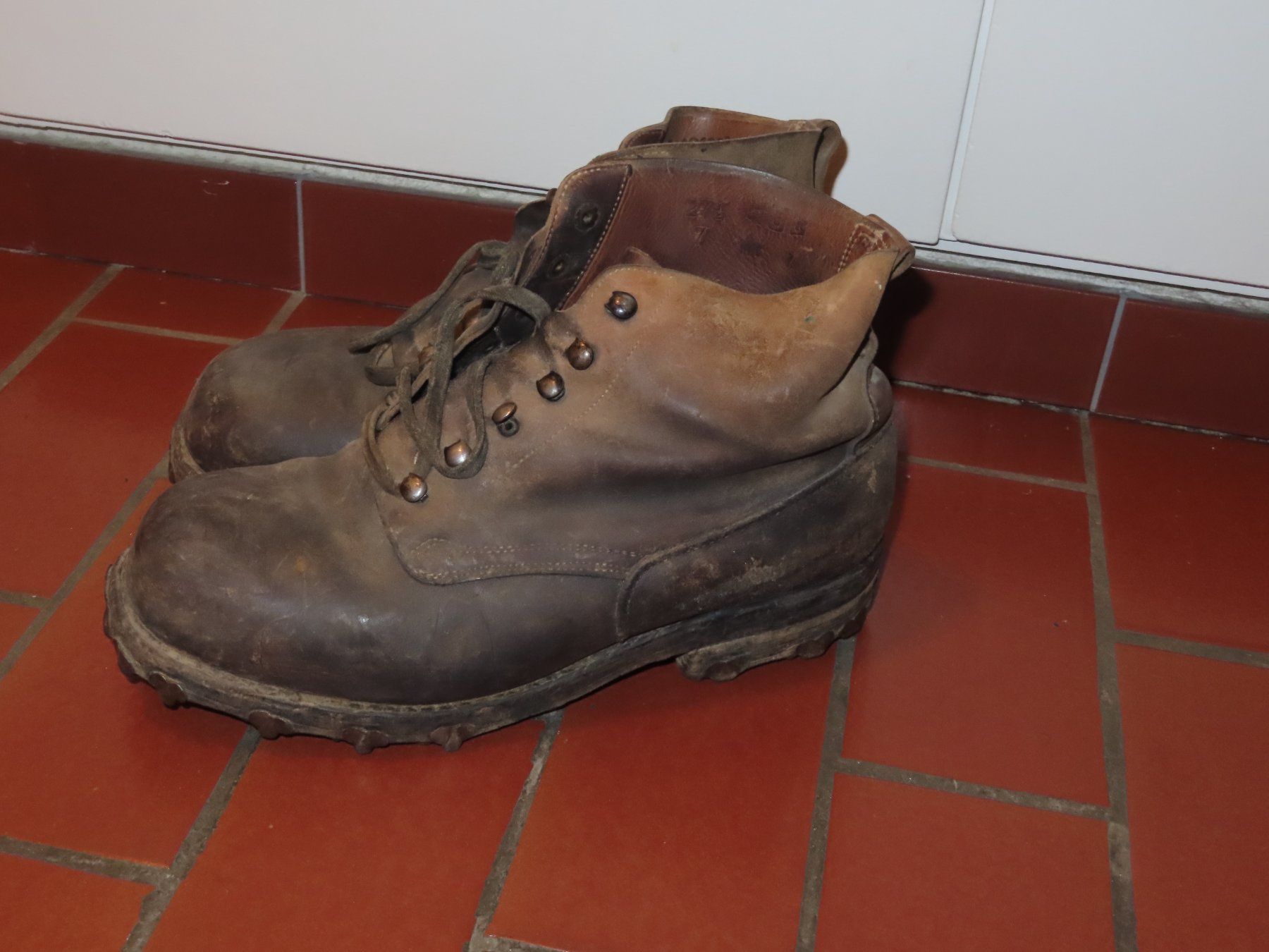 Schweizer Armee Uniformi: Militärschuh Nagelschuhe, – Usato da Grenchen venduto da sunflyer01 1