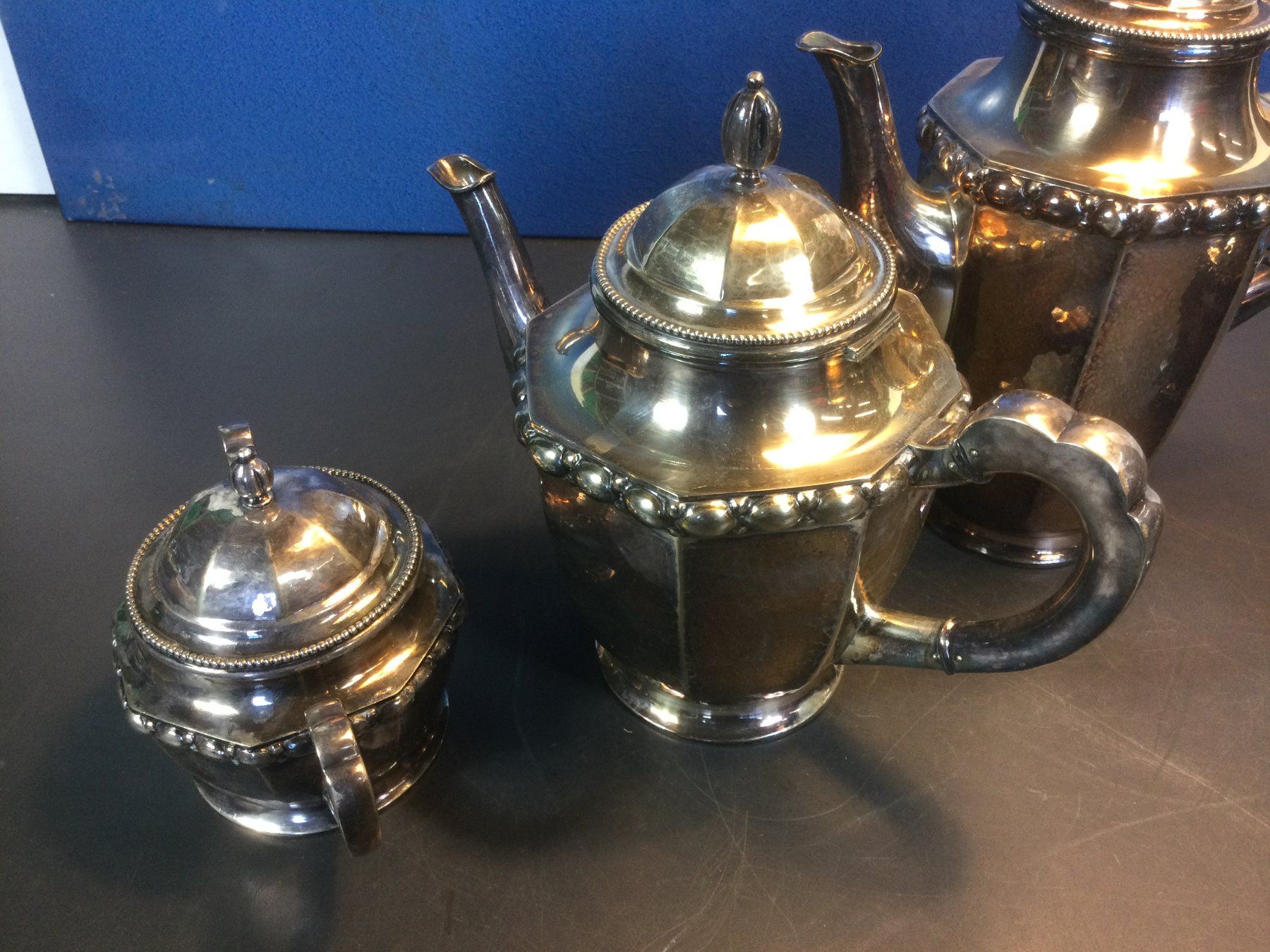 Set di piatti: Gebrauchtes Versilbertes Tee- und Kaffeeservice – Usato da Wangen SZ venduto da kuriosum12 2