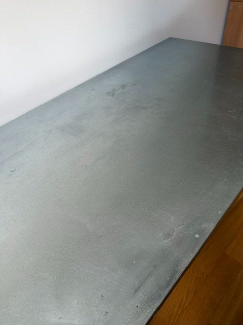 Tische: Robuster Metalltisch - Tischbeine Metall – Gebraucht aus Zürich von Kre_9gxb 1