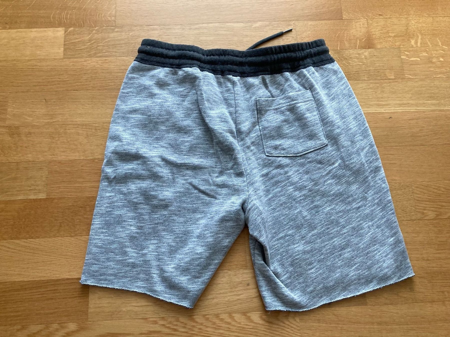 Pantaloni: (C-E) Hollister Shorts xs – Usato da Jonen venduto da Sevenb 1