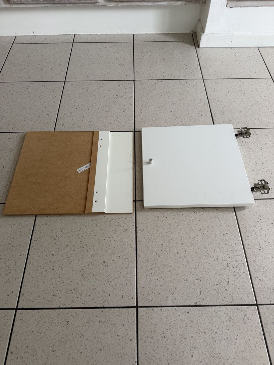 Ikea Étagères: Porte Kallax IKEA  – D'occasion à Romont BE par maika123