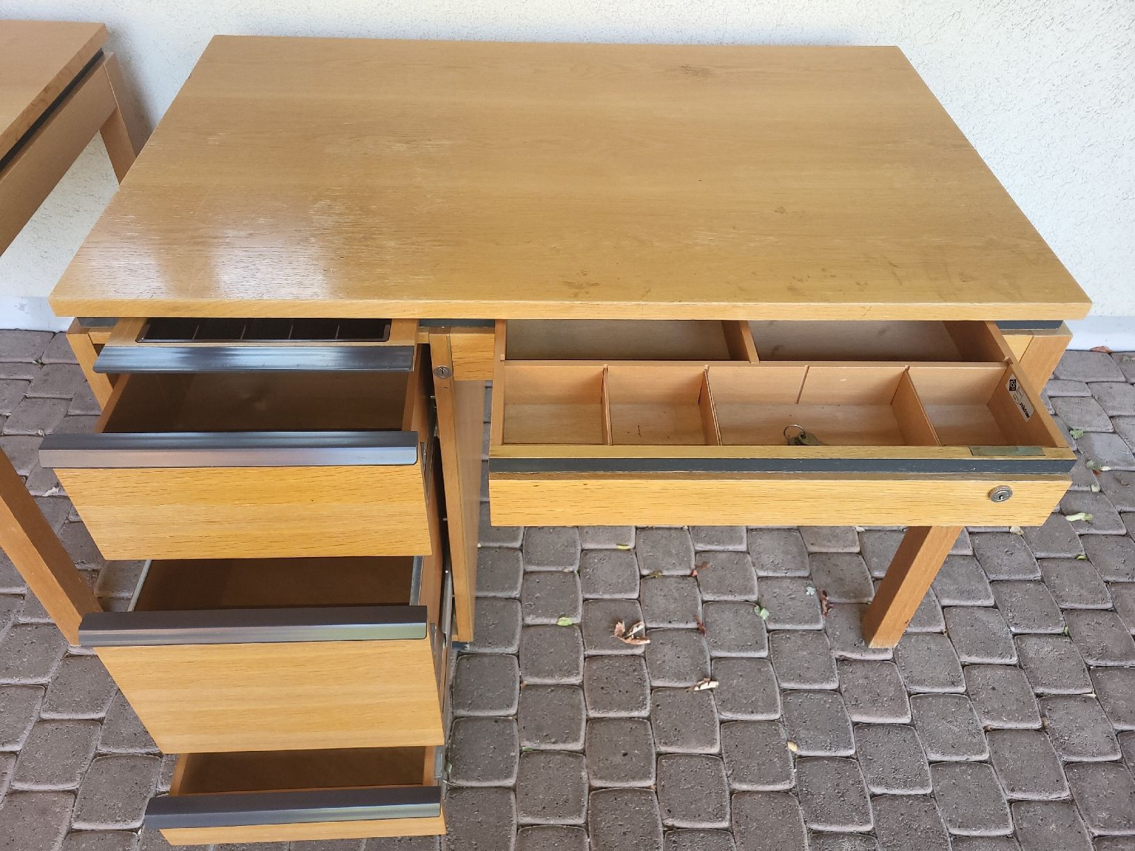 Bureaux: Schreibtisch / Holzpult – D'occasion à Oberwangen b. Bern par trodan 1