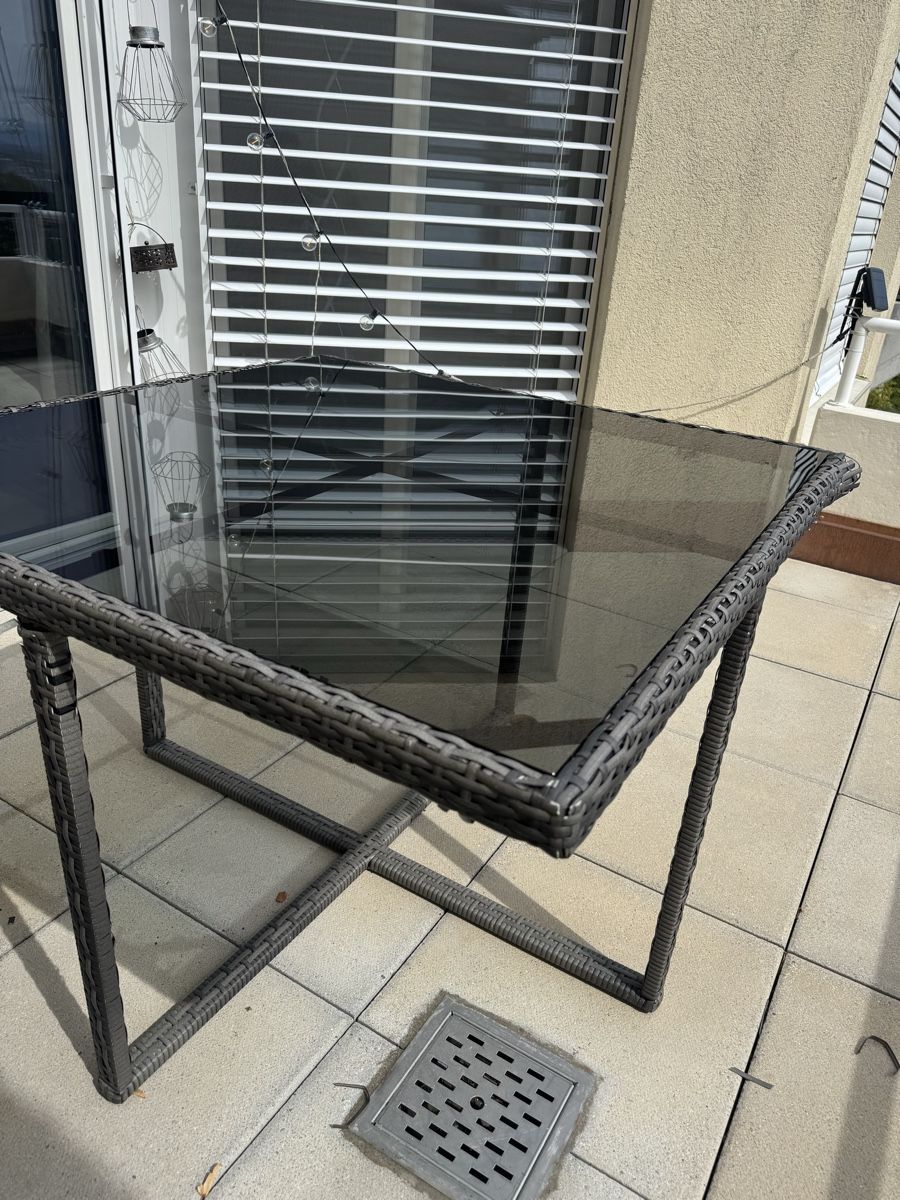 Conforama Tavoli: Gartentisch / Balkontisch mit Glasplatte – Usato da Zürich venduto da IrisOr 2