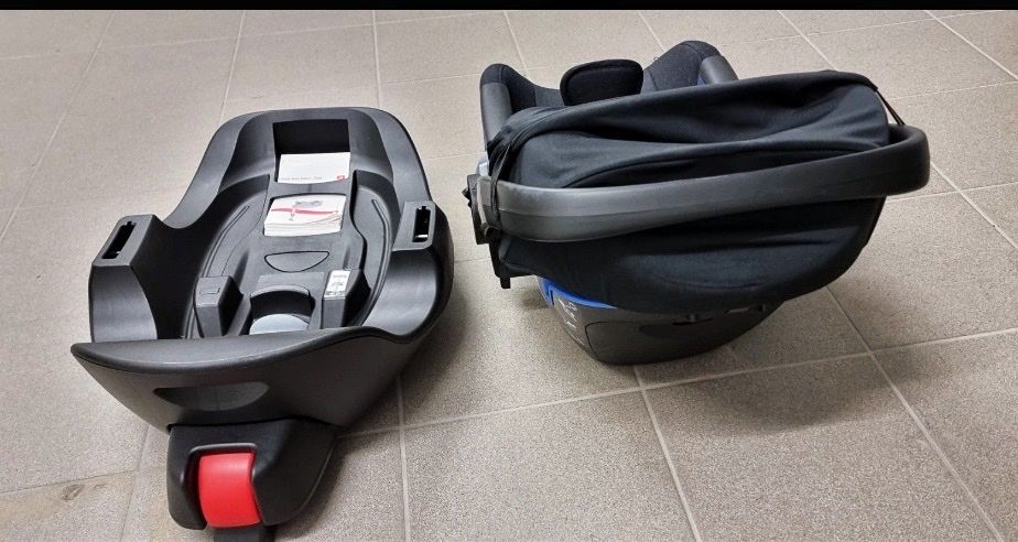 Britax Römer Seggiolini per auto: Kindersitz mit Isofix-Basis – Usato da Dietikon venduto da Corpus 1