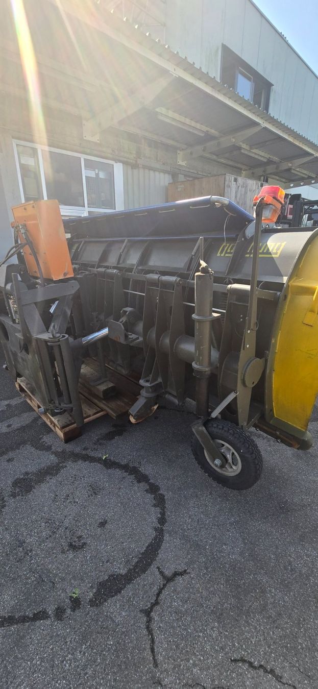 Sgombero neve: Schneepflug Boschung GRD MF 7 – Usato da Cham venduto da WB2223 3