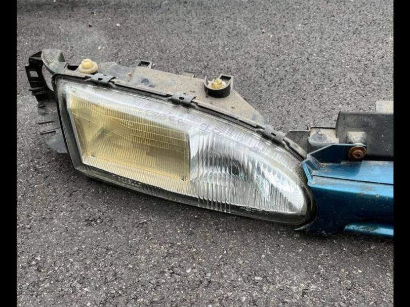 Fari: Ford Mondeo Scheinwerfer mit Grill JG 1994 – Usato da Rothenhausen venduto da Deltassion 1