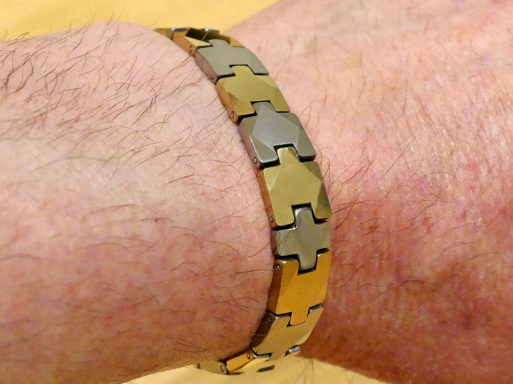 Armbänder & -reifen: Armband aus Edelstahl und Titanium – Neu und originalverpackt aus Matten b. Interlaken von kero71 1