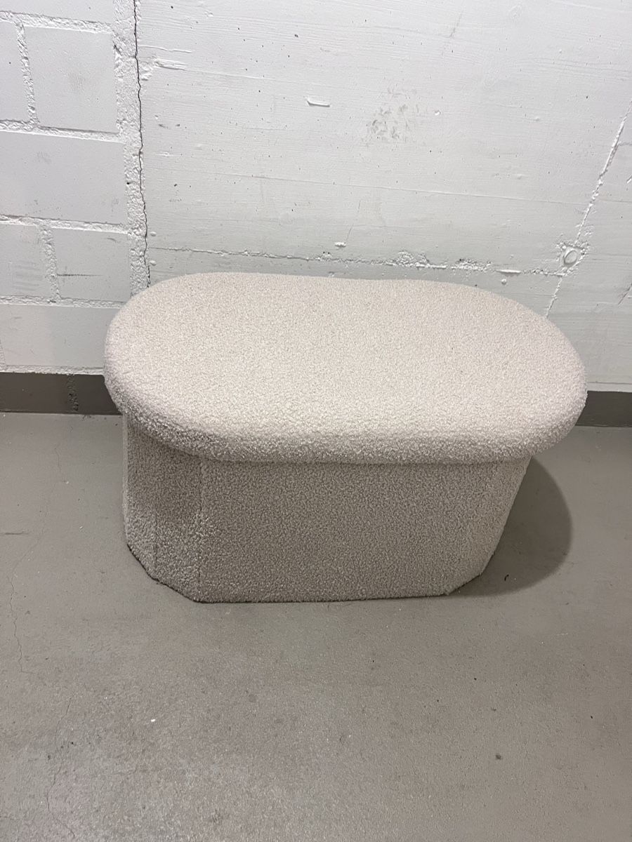 Sgabelli: Grosser Hocker mit Stauraum – Nuovo (secondo la descrizione) da Solothurn venduto da sl_27 2