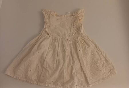 Kleid mit Lochstickerei