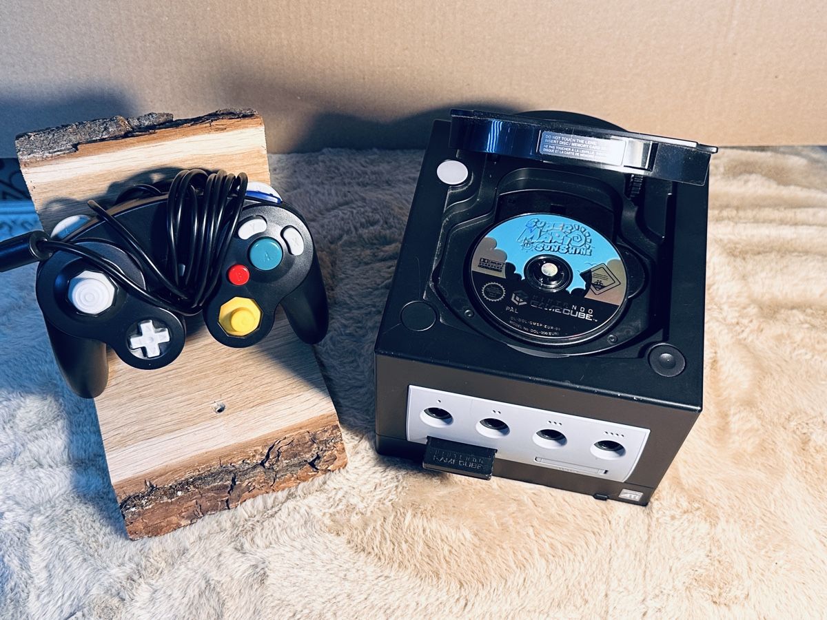 Nintendo Console: Nintendo GameCube + Original Controller + Super Mario Sunsh – Usato da Hägendorf venduto da tyl_kzs2