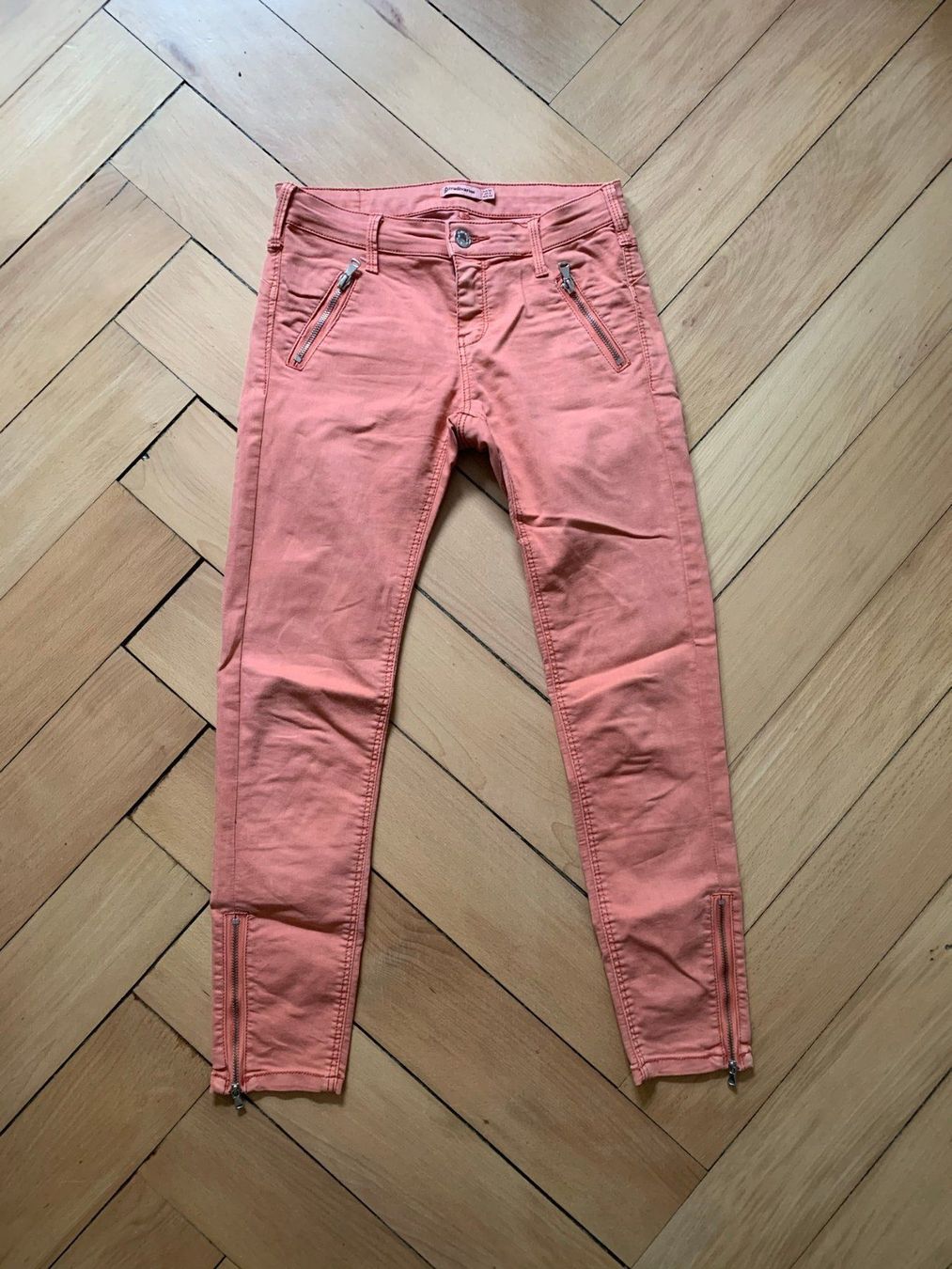 Stradivarius Jeans: STRADIVARIUS - Jeans terracotta 34 – Usato da Zürich venduto da Diazaio